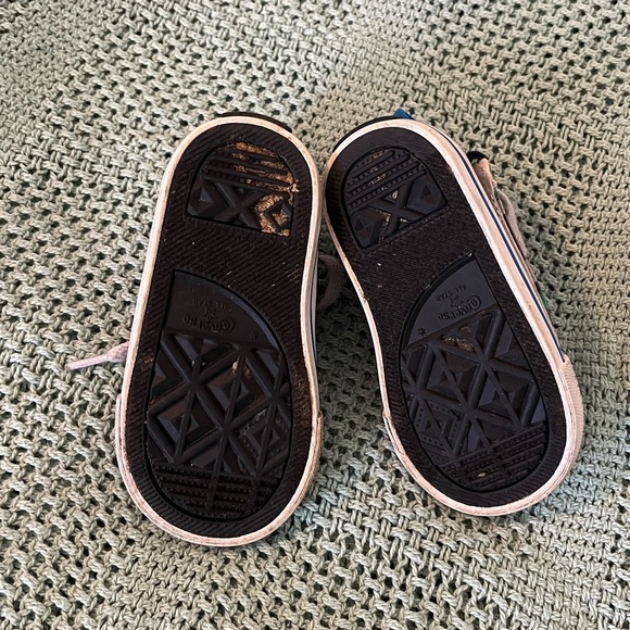 High Top Converse Size 5 Toddler - Picture 7 of 7